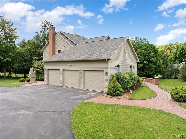 7100 Braxton Cir, Dewitt, NY 13066