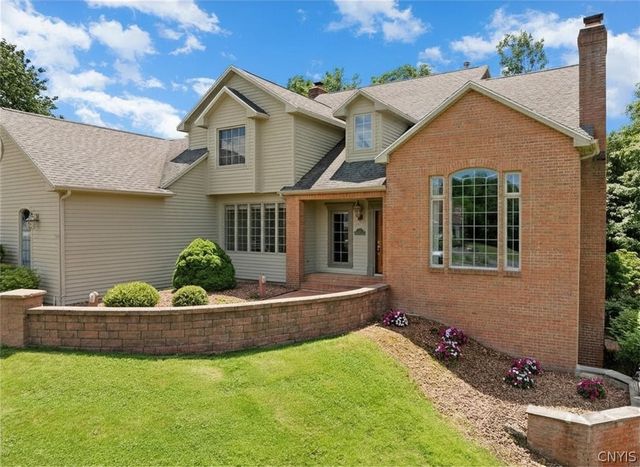 7100 Braxton Cir, Dewitt, NY 13066