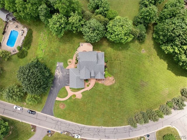 7100 Braxton Cir, Dewitt, NY 13066