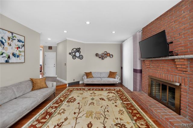 7100 Braxton Cir, Dewitt, NY 13066