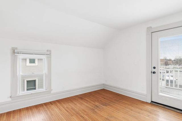 127 N West Street 2R, Wheaton, IL 60187