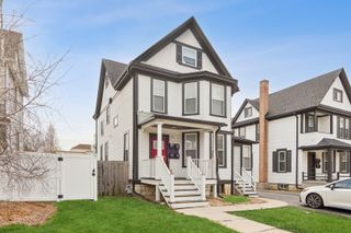 127 N West Street 2R, Wheaton, IL 60187