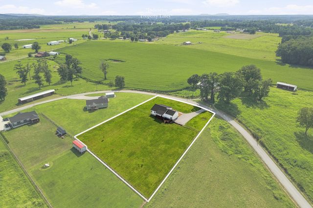 1719 Purvin Lollar Rd, Sparta, TN 38583
