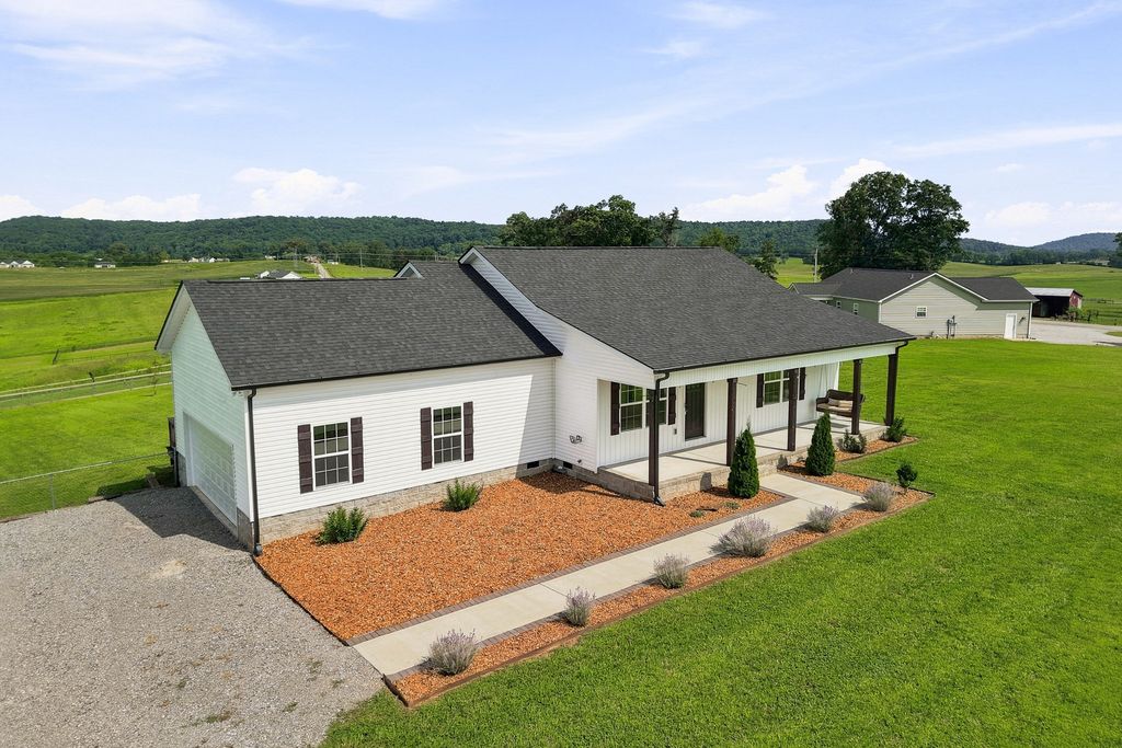 1719 Purvin Lollar Rd, Sparta, TN 38583