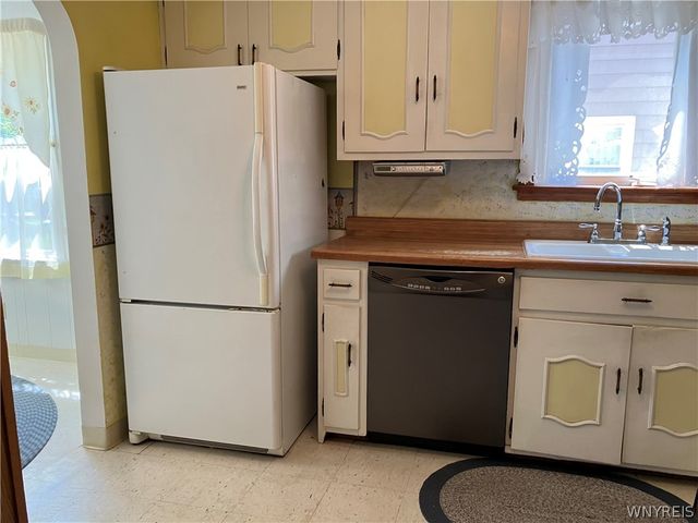 14 Hemenway Road, Cheektowaga, NY 14225