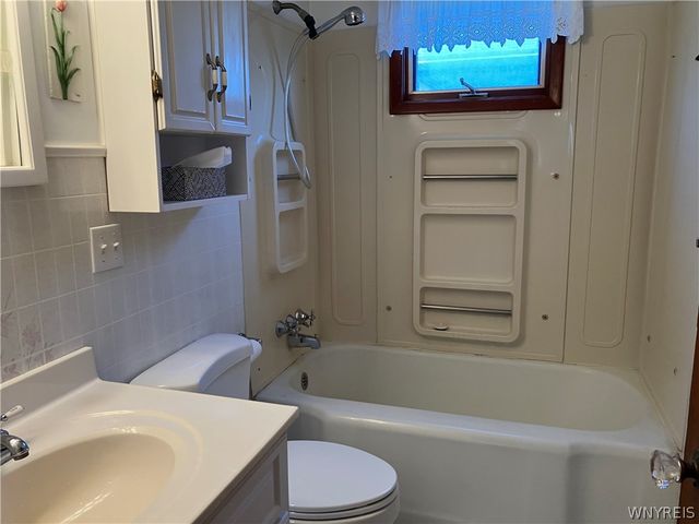 14 Hemenway Road, Cheektowaga, NY 14225