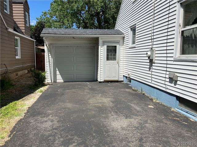 14 Hemenway Road, Cheektowaga, NY 14225