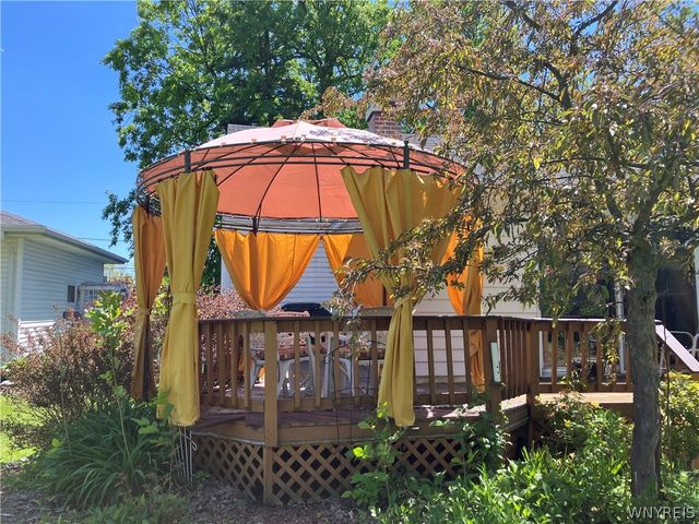 14 Hemenway Road, Cheektowaga, NY 14225