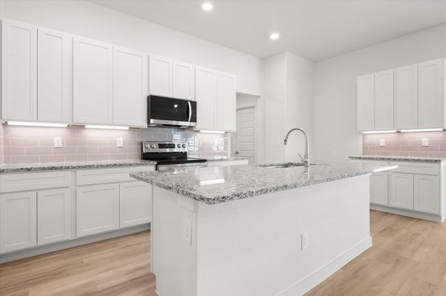 2421 Aberdeen Avenue, Wolfforth, TX 79382