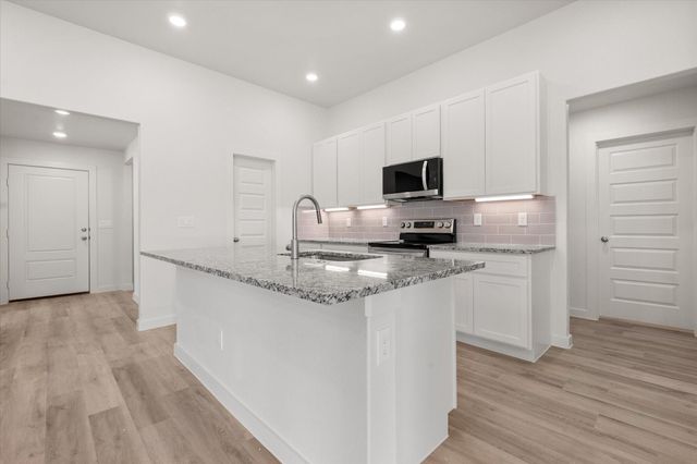 2421 Aberdeen Avenue, Wolfforth, TX 79382