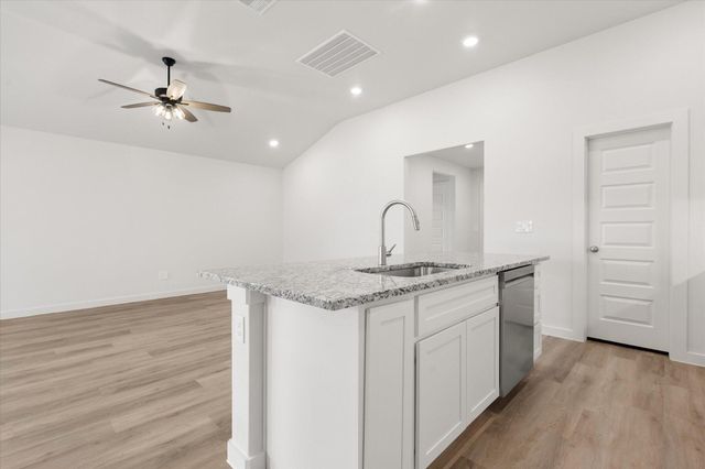 2421 Aberdeen Avenue, Wolfforth, TX 79382