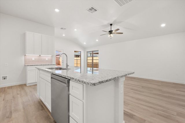 2421 Aberdeen Avenue, Wolfforth, TX 79382