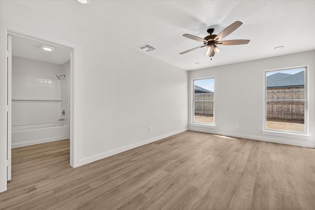 2421 Aberdeen Avenue, Wolfforth, TX 79382