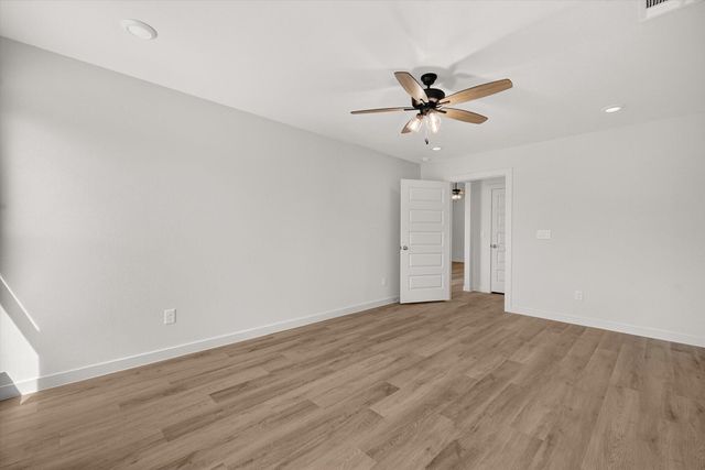 2421 Aberdeen Avenue, Wolfforth, TX 79382