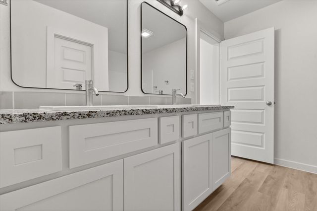 2421 Aberdeen Avenue, Wolfforth, TX 79382