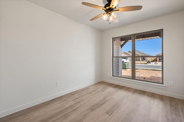 2421 Aberdeen Avenue, Wolfforth, TX 79382
