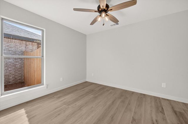 2421 Aberdeen Avenue, Wolfforth, TX 79382