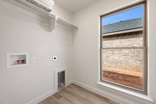 2421 Aberdeen Avenue, Wolfforth, TX 79382