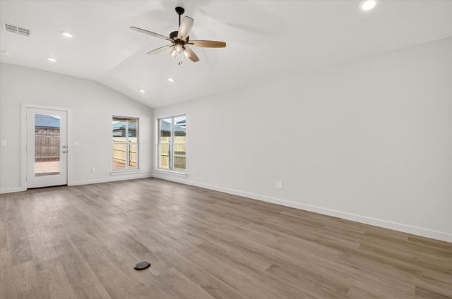 2421 Aberdeen Avenue, Wolfforth, TX 79382