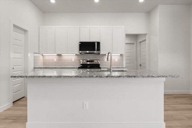 2421 Aberdeen Avenue, Wolfforth, TX 79382