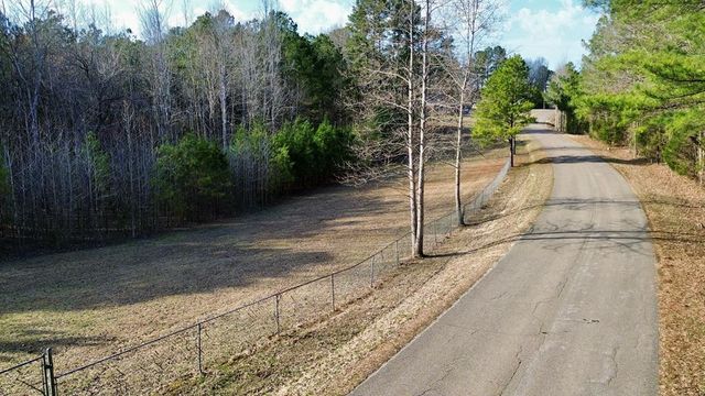 2260 Oakdale Rd, Camden, TN 38320