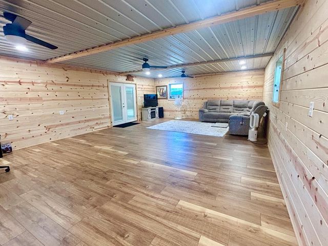 2260 Oakdale Rd, Camden, TN 38320