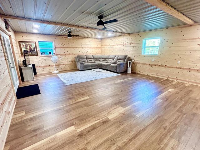 2260 Oakdale Rd, Camden, TN 38320