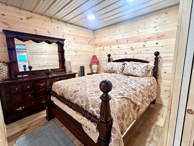 2260 Oakdale Rd, Camden, TN 38320