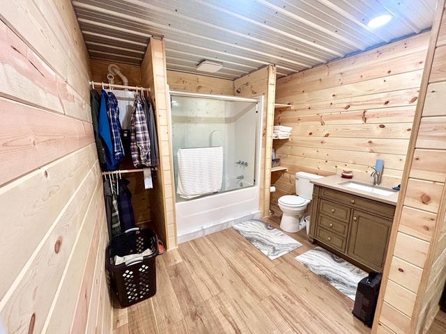 2260 Oakdale Rd, Camden, TN 38320