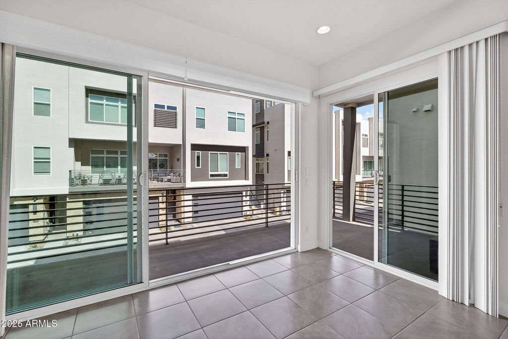 Image 10 of property listing at 6850 E MCDOWELL Road 14, Scottsdale, AZ 85257