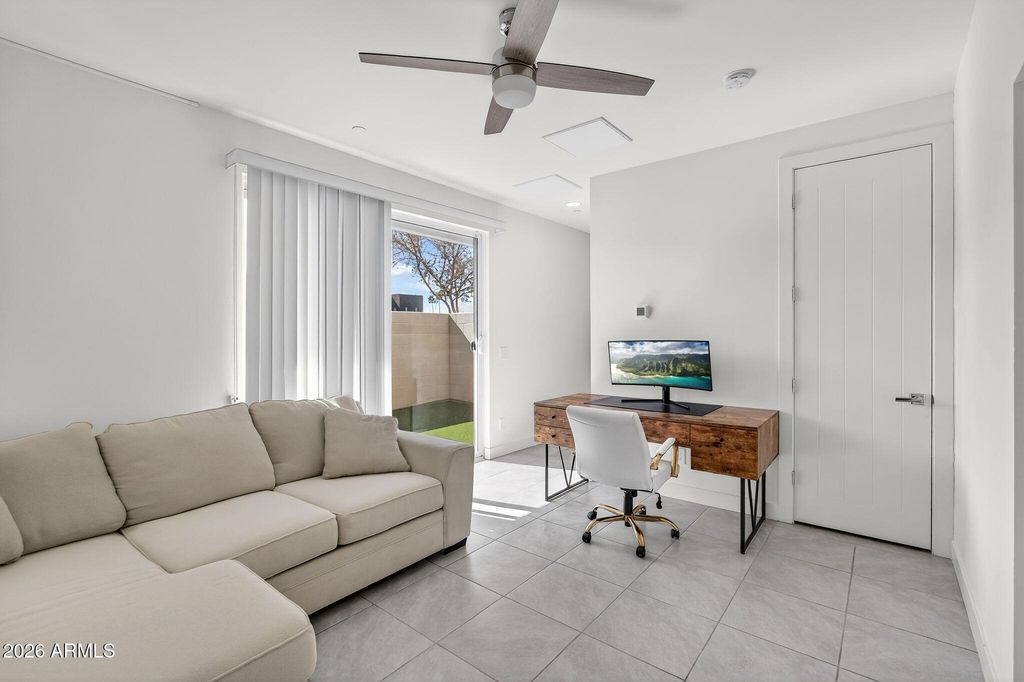 Image 6 of property listing at 6850 E MCDOWELL Road 14, Scottsdale, AZ 85257