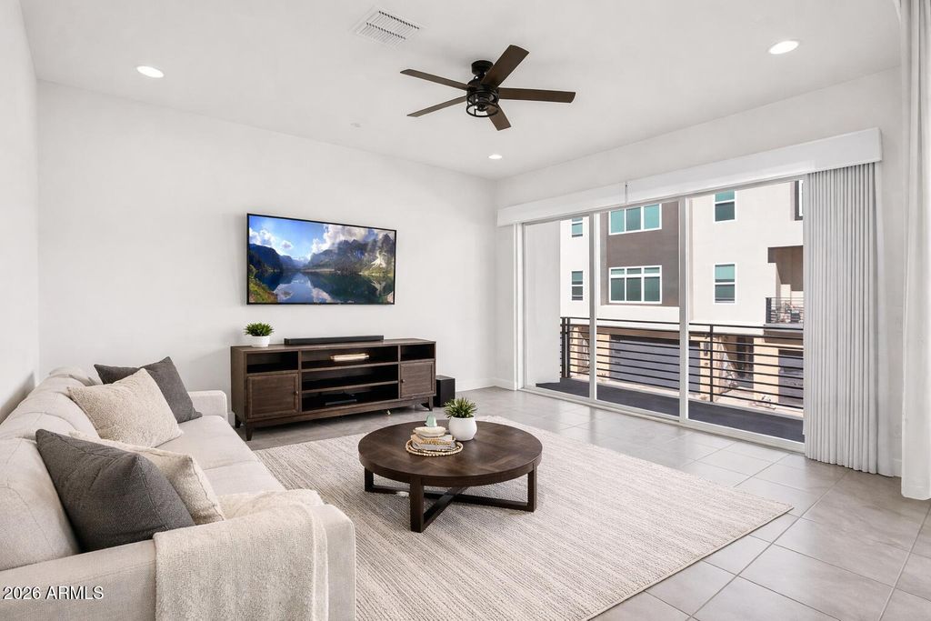 Image 8 of property listing at 6850 E MCDOWELL Road 14, Scottsdale, AZ 85257
