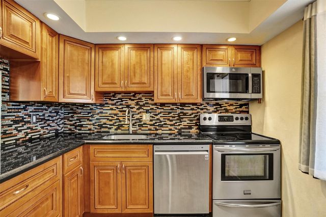 651 NW 80th Terrace 207, Margate, FL 33063