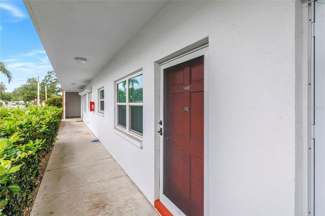 5729 13TH AVENUE N 102D, St Petersburg, FL 33710