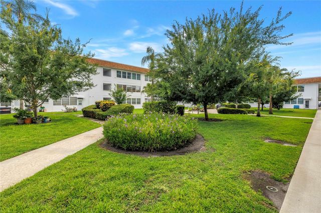 5729 13TH AVENUE N 102D, St Petersburg, FL 33710