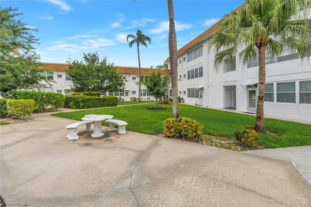 5729 13TH AVENUE N 102D, St Petersburg, FL 33710