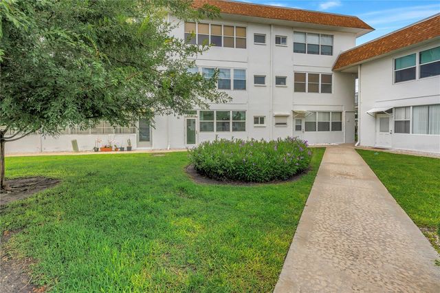 5729 13TH AVENUE N 102D, St Petersburg, FL 33710