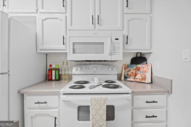 7167 Williamsburg Drive, Riverdale, GA 30274