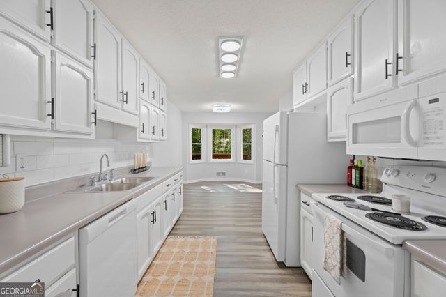 7167 Williamsburg Drive, Riverdale, GA 30274