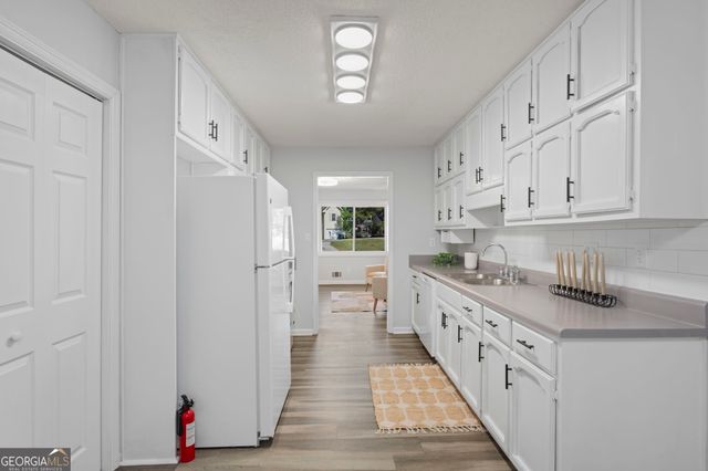 7167 Williamsburg Drive, Riverdale, GA 30274