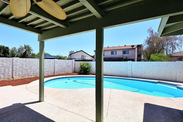 1627 E Redfield Road, Tempe, AZ 85283