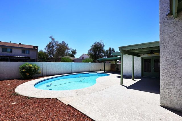 1627 E Redfield Road, Tempe, AZ 85283