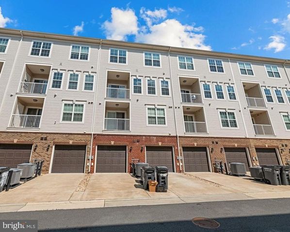 43573 HELMSDALE TER, Chantilly, VA 20152