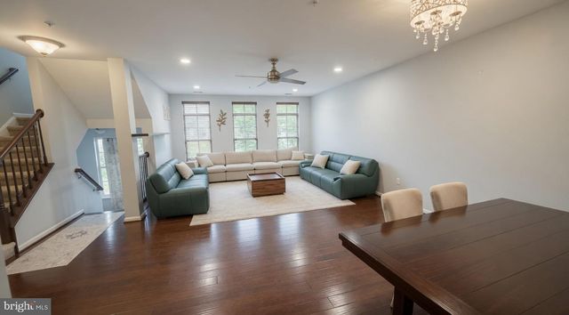 43573 HELMSDALE TER, Chantilly, VA 20152