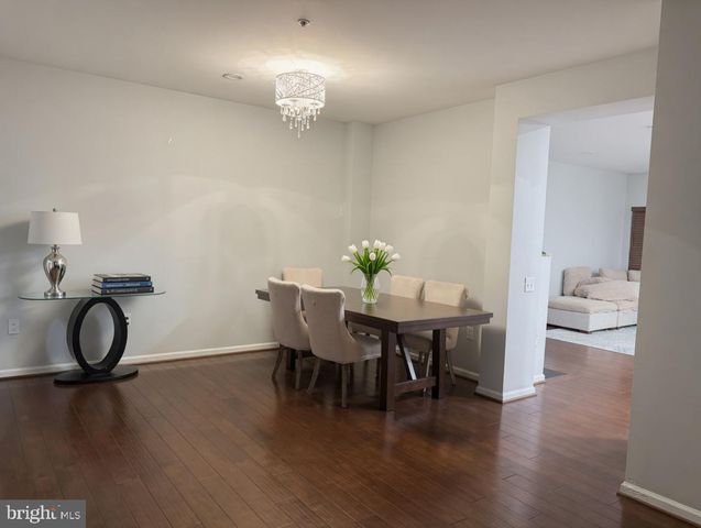 43573 HELMSDALE TER, Chantilly, VA 20152