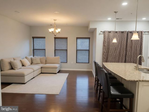 43573 HELMSDALE TER, Chantilly, VA 20152