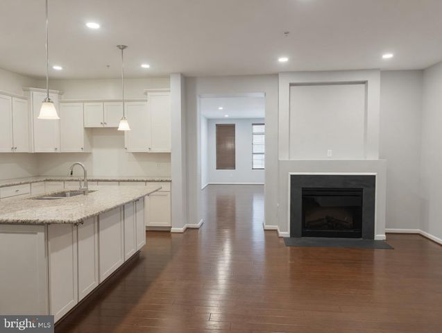 43573 HELMSDALE TER, Chantilly, VA 20152
