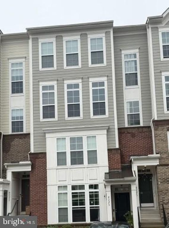 43573 HELMSDALE TER, Chantilly, VA 20152