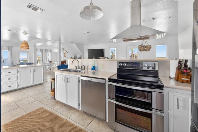 11818 Sportsman Road, Galveston, TX 77554