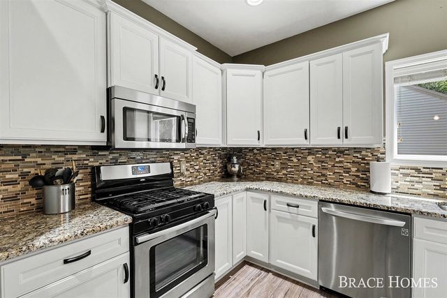 2902 Woodridge Circle, Grand Rapids, MI 49525